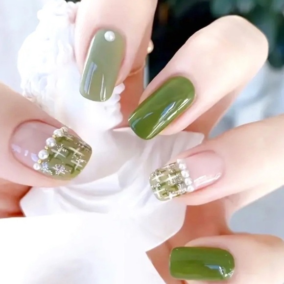 24 Pieces Square Short Green Pearl Press on Nails - Picture 4 of 6